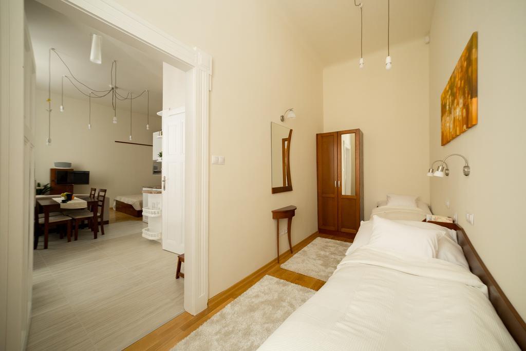 Family Buddha Apartment Budapest Luaran gambar