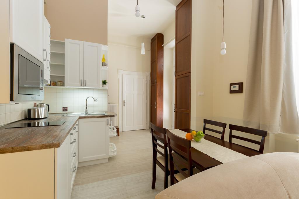 Family Buddha Apartment Budapest Luaran gambar